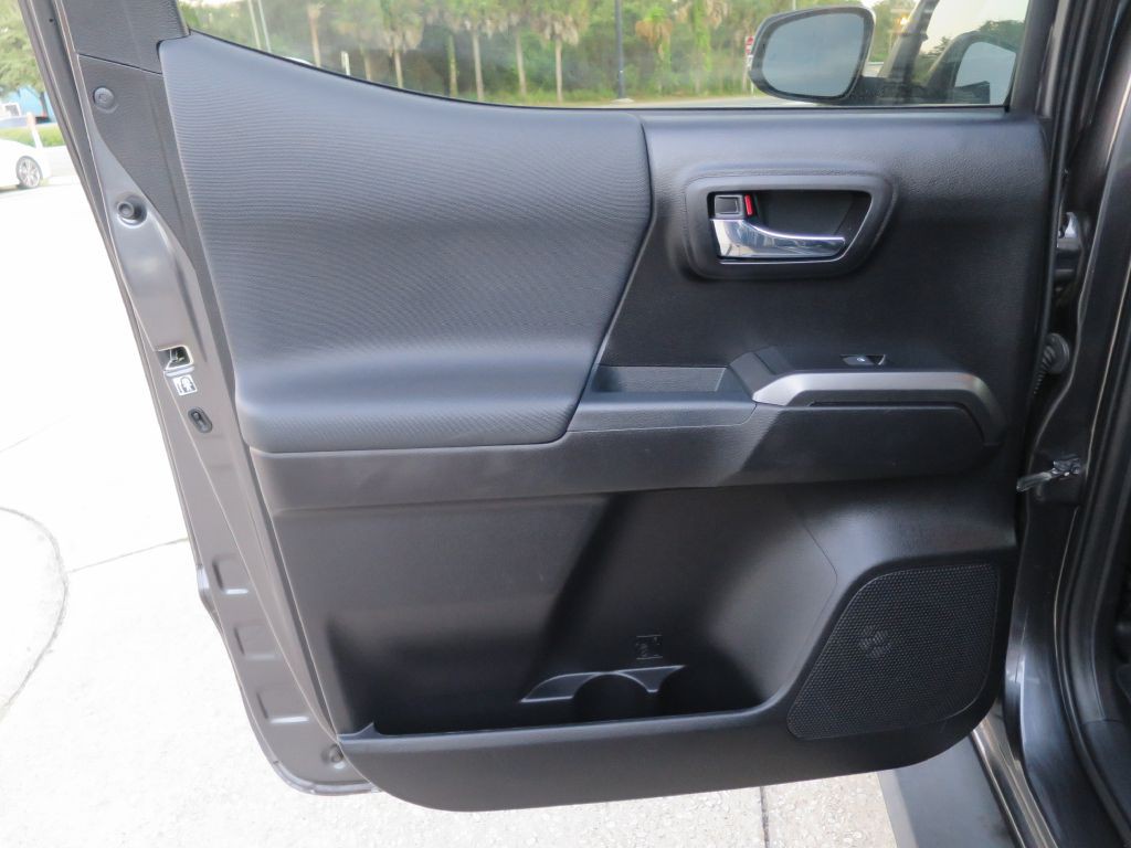 2020 Toyota Tacoma Image 17