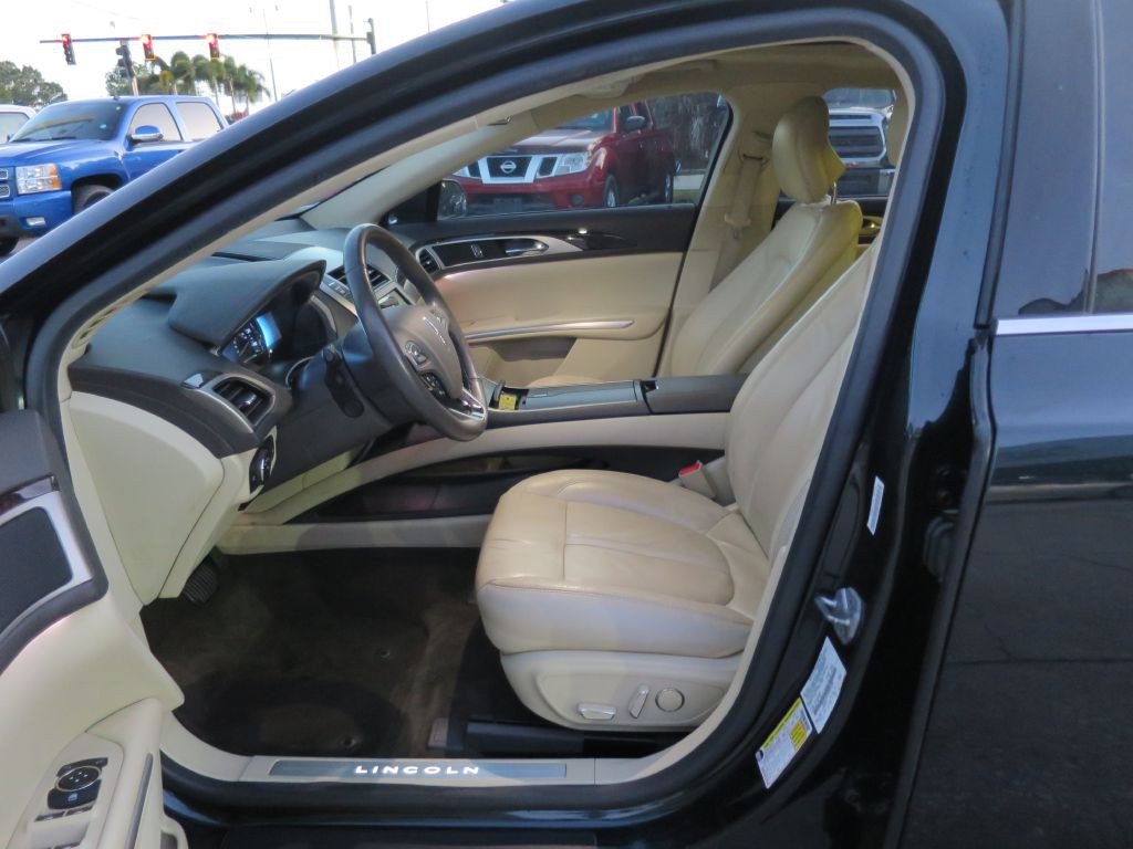 2014 Lincoln MKZ Image 10