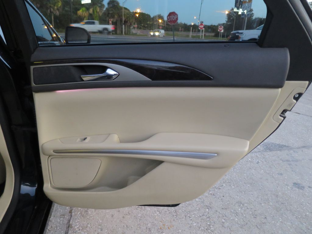 2014 Lincoln MKZ Image 16