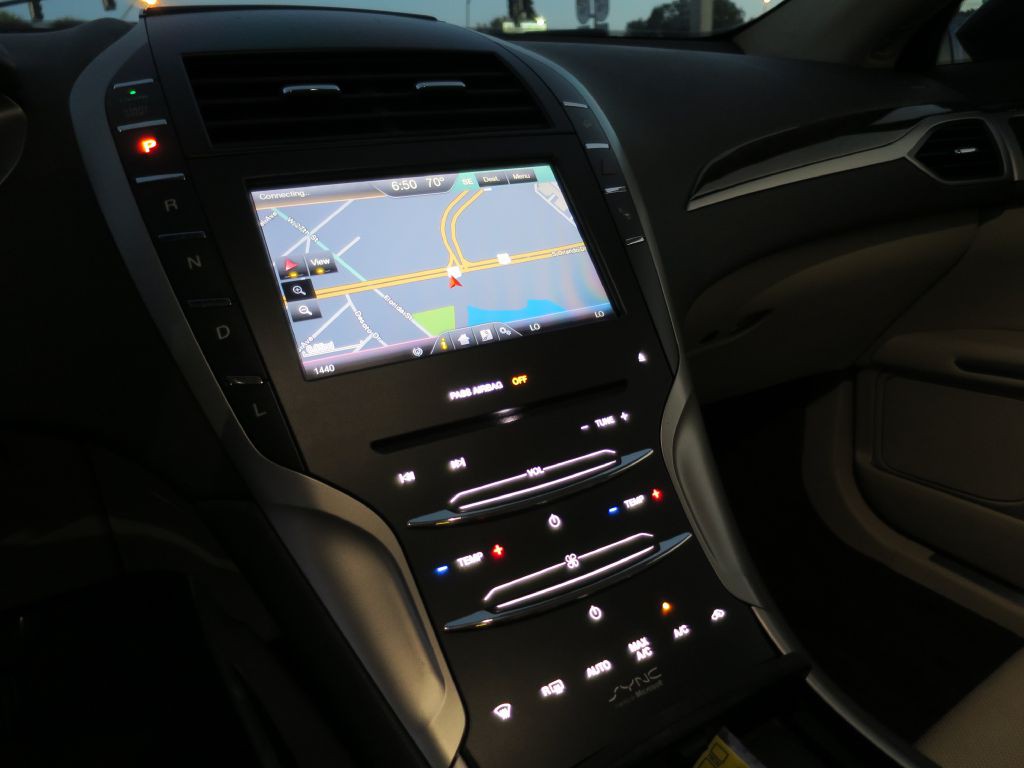 2014 Lincoln MKZ Image 24