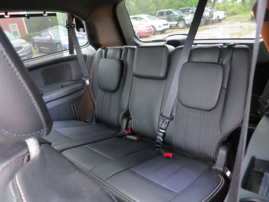 2016 Chrysler Town & Country Image 12