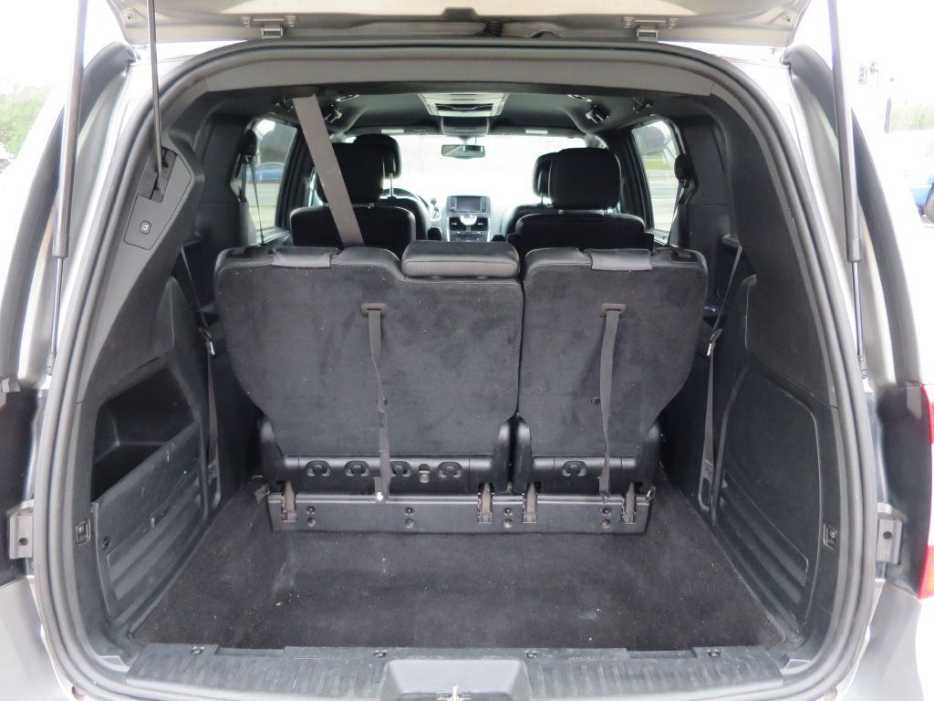 2016 Chrysler Town & Country Image 17