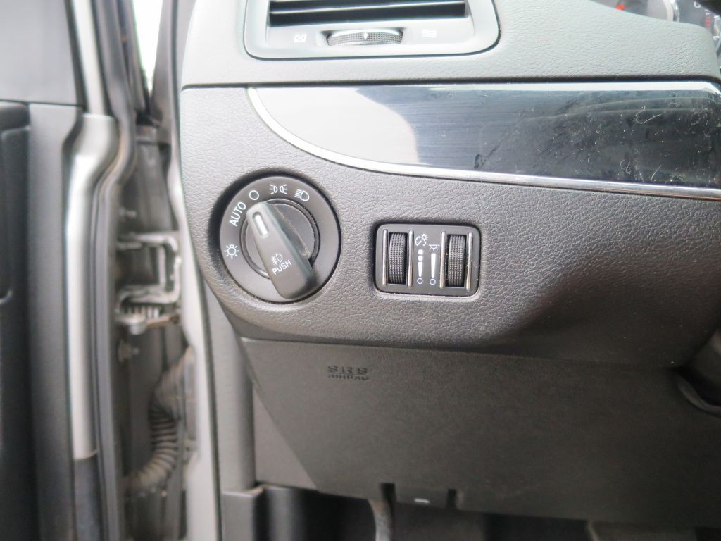 2016 Chrysler Town & Country Image 19