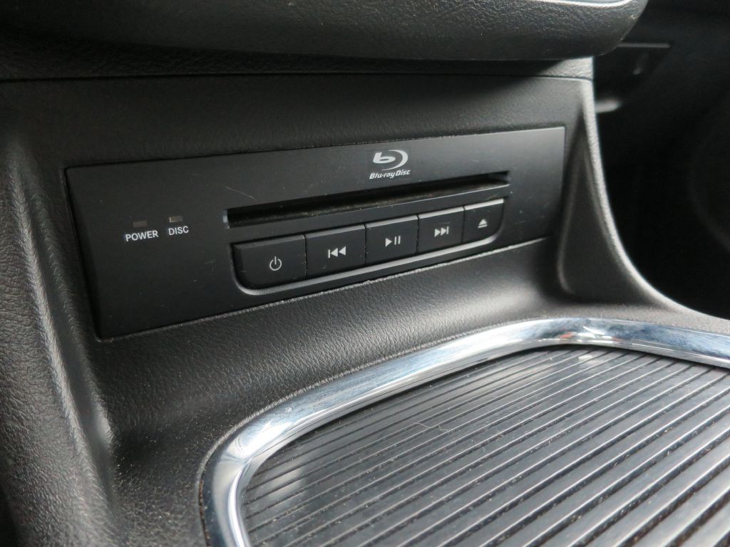 2016 Chrysler Town & Country Image 25