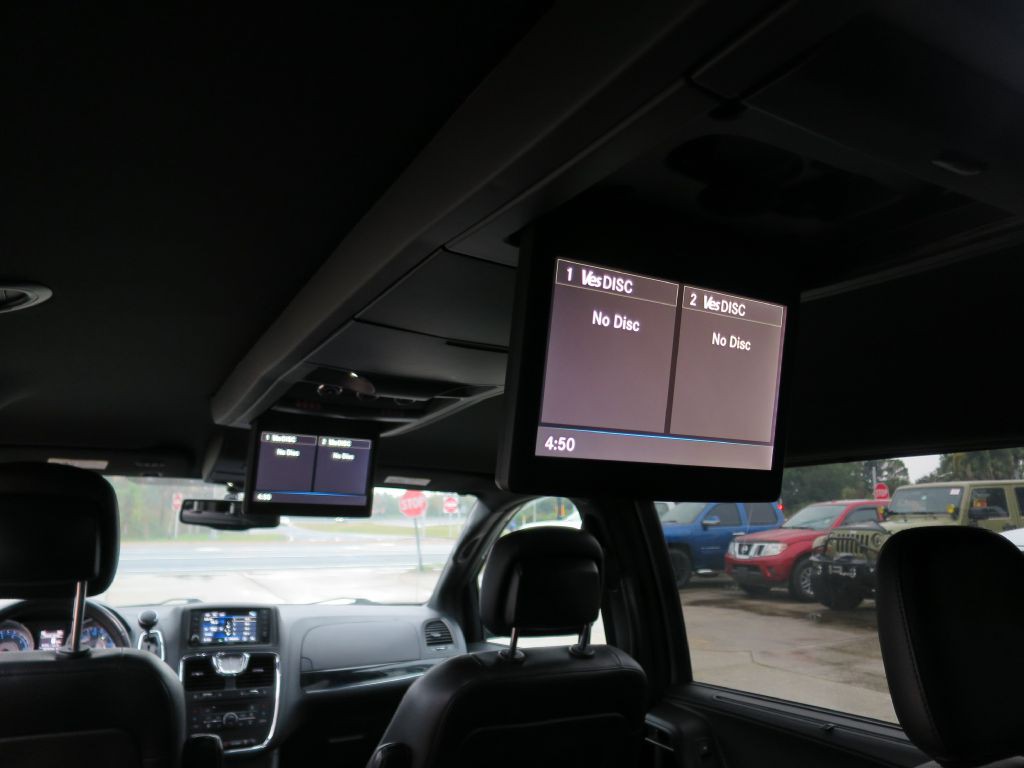 2016 Chrysler Town & Country Image 26