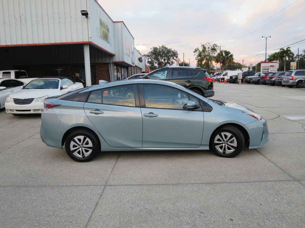 2016 Toyota Prius Image 4