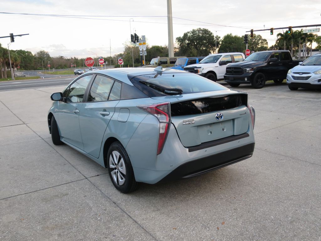 2016 Toyota Prius Image 7