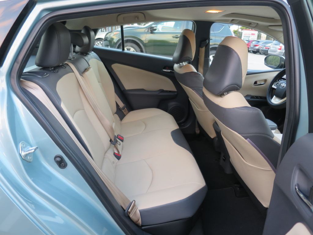 2016 Toyota Prius Image 15
