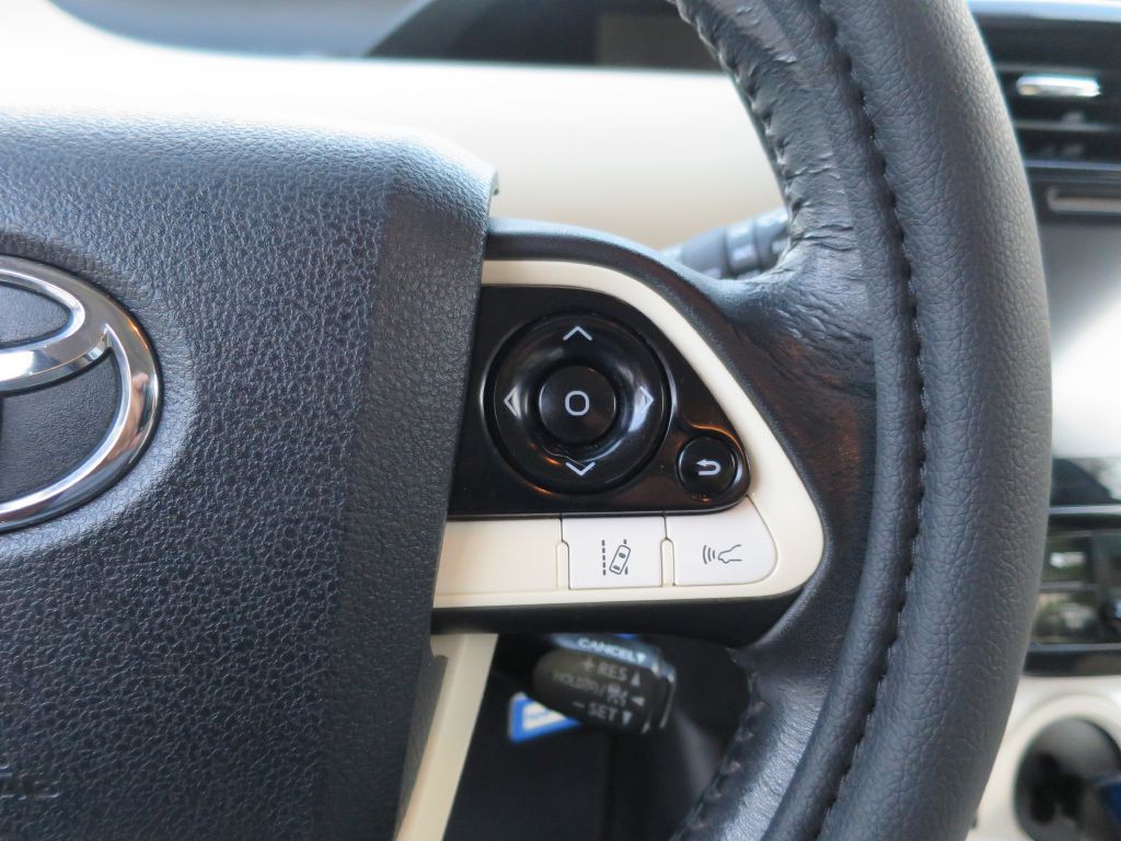 2016 Toyota Prius Image 24