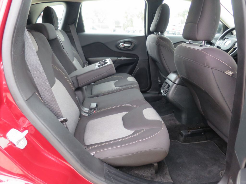2015 Jeep Cherokee Image 11