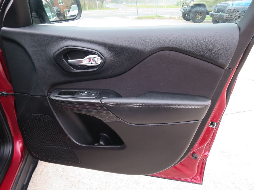 2015 Jeep Cherokee Image 14