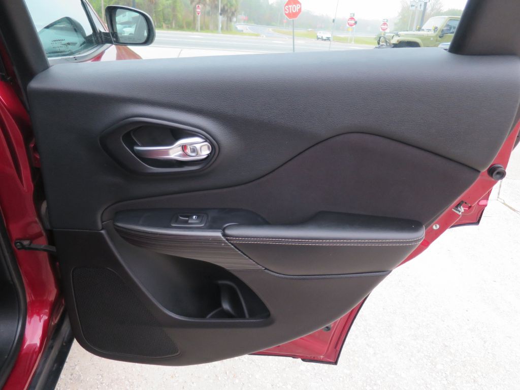 2015 Jeep Cherokee Image 15