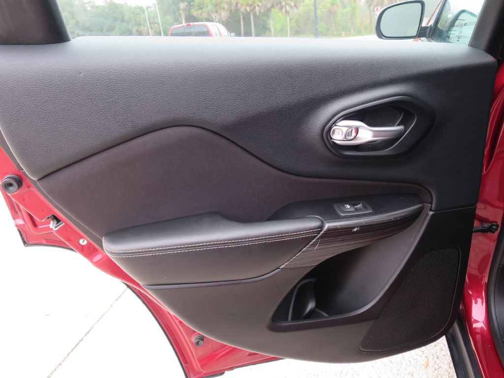 2015 Jeep Cherokee Image 16