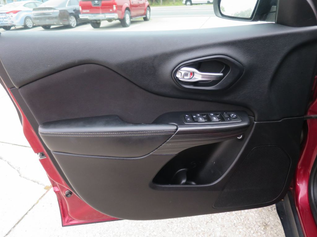 2015 Jeep Cherokee Image 17
