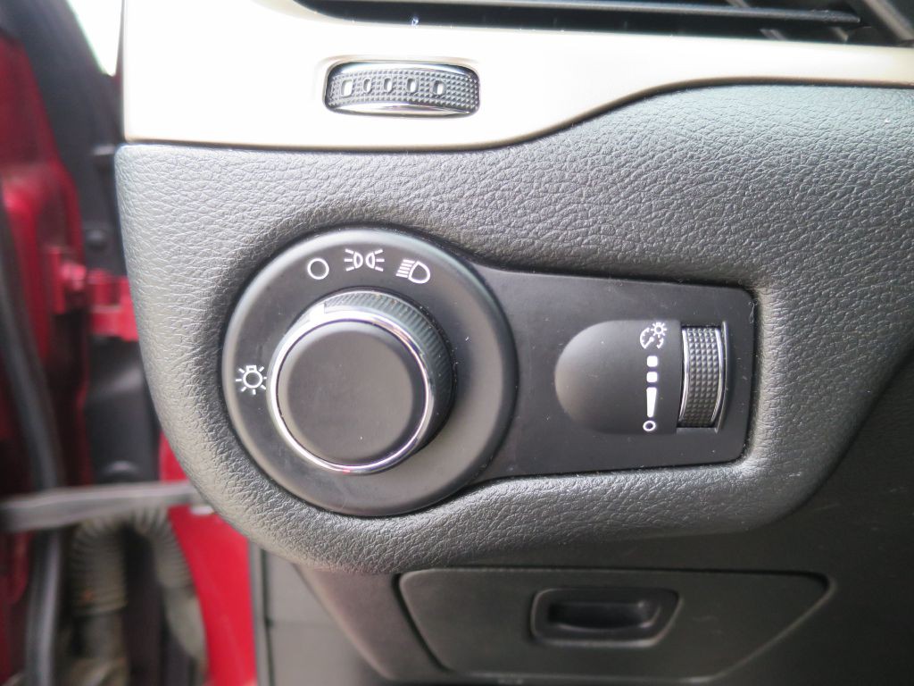 2015 Jeep Cherokee Image 18