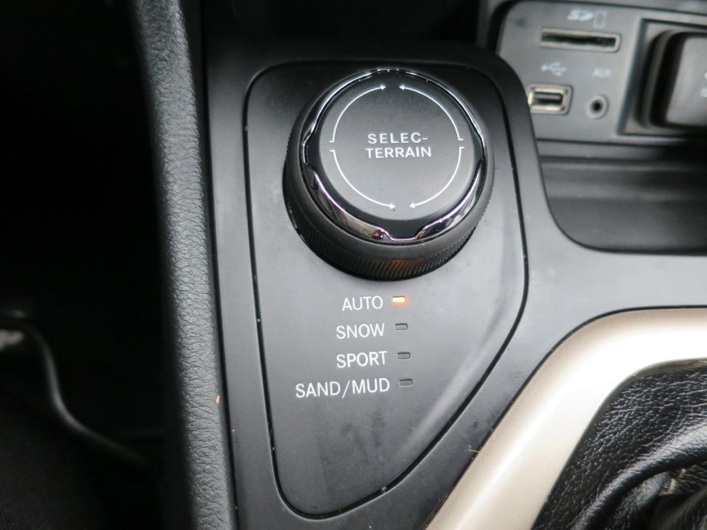 2015 Jeep Cherokee Image 24