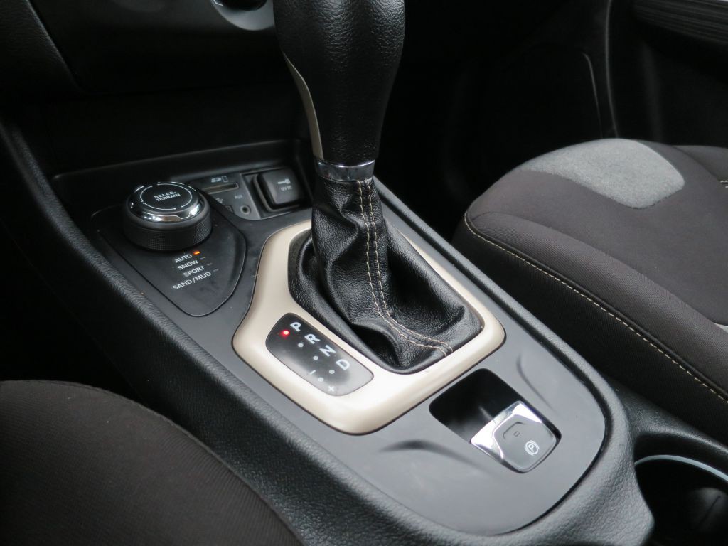 2015 Jeep Cherokee Image 25