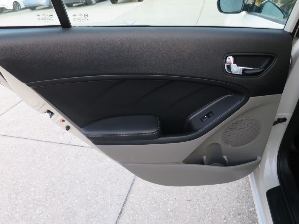 2015 Kia Forte Image 17