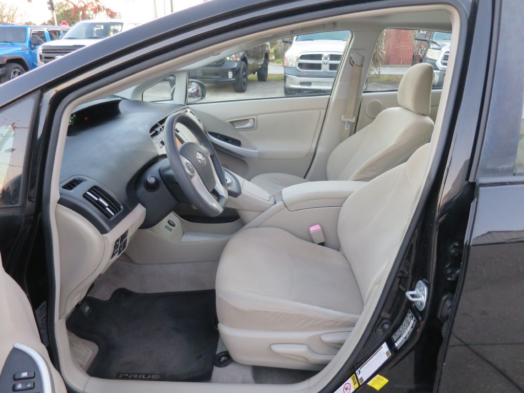 2011 Toyota Prius Image 11