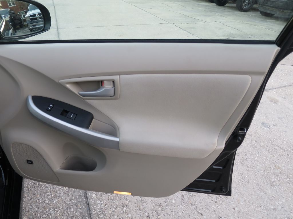 2011 Toyota Prius Image 17