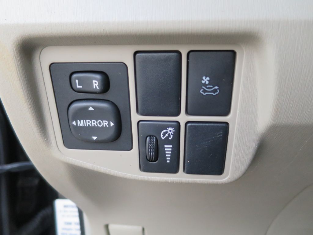 2011 Toyota Prius Image 22