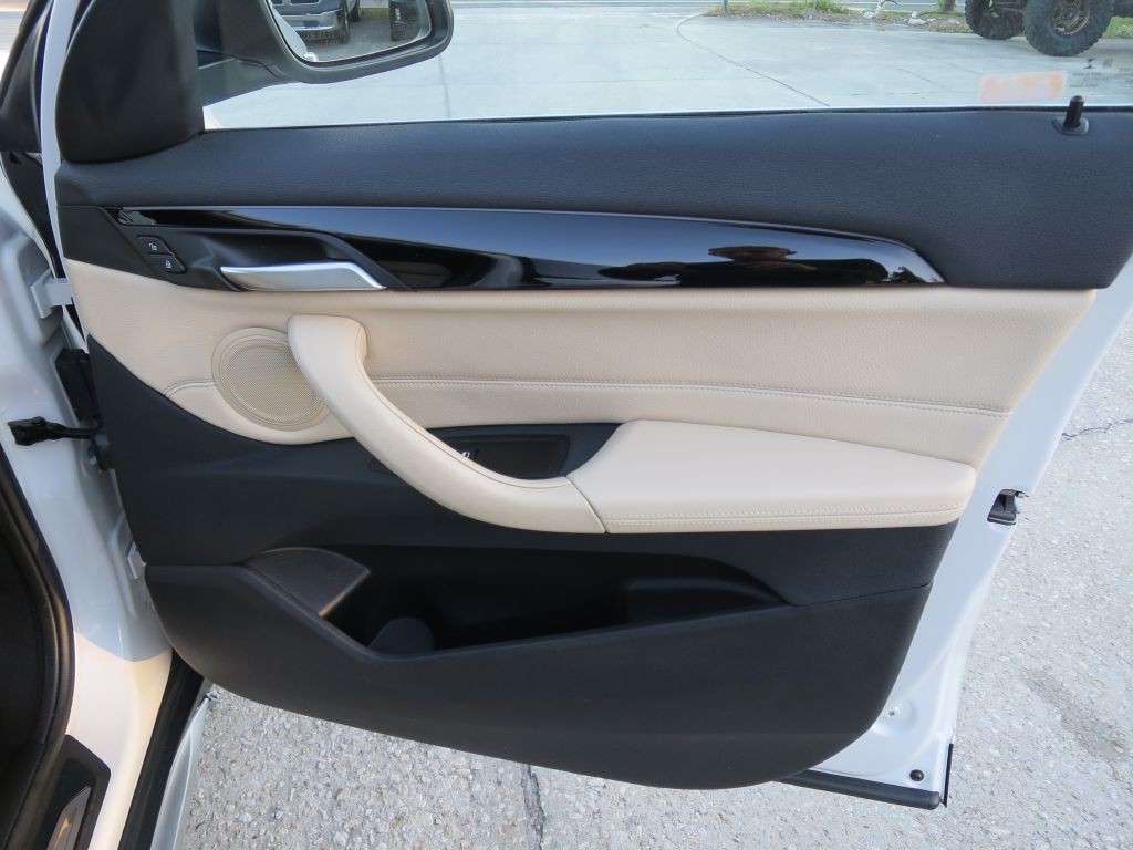 2017 BMW X1 Image 16