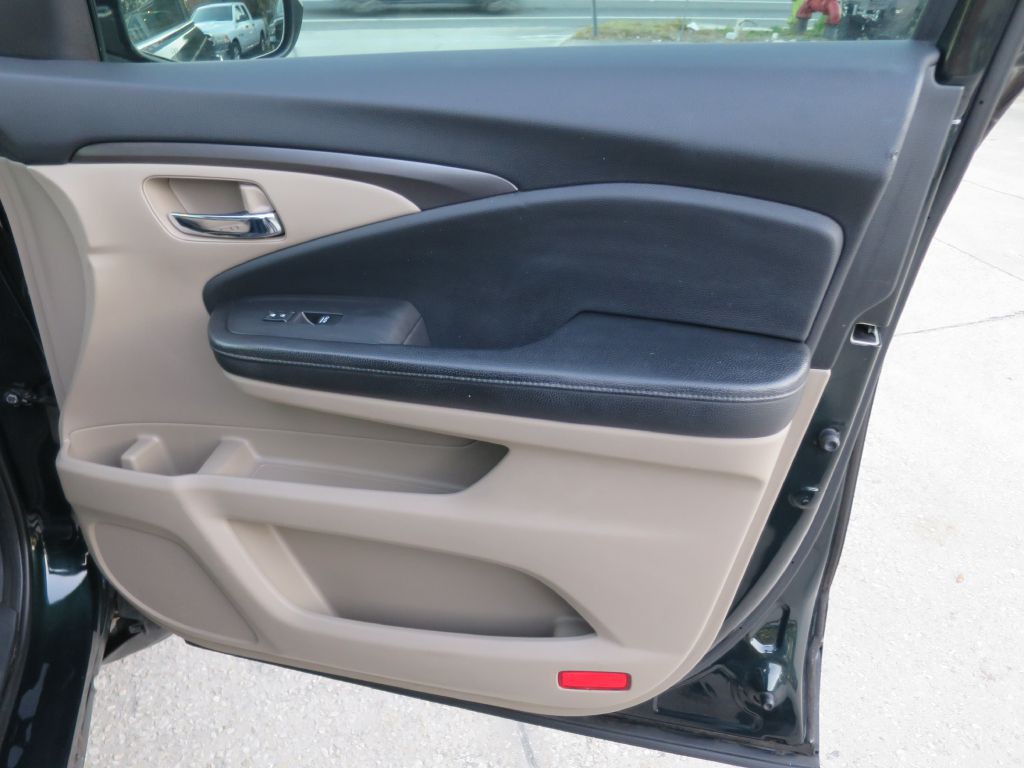 2017 Honda Pilot Image 17