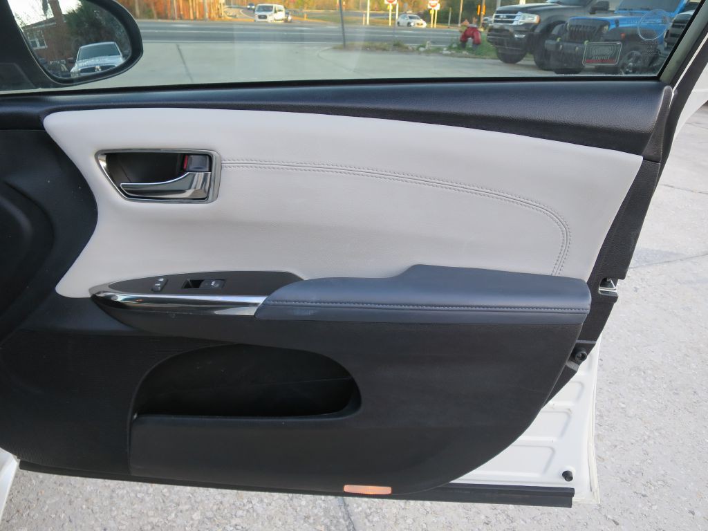 2013 Toyota Avalon Image 15