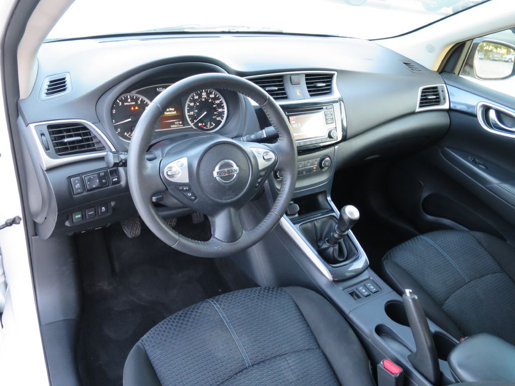 2017 Nissan Sentra Image 10