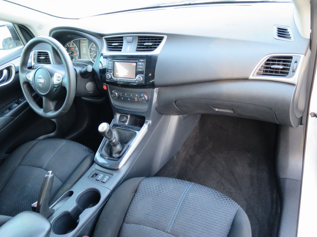2017 Nissan Sentra Image 14