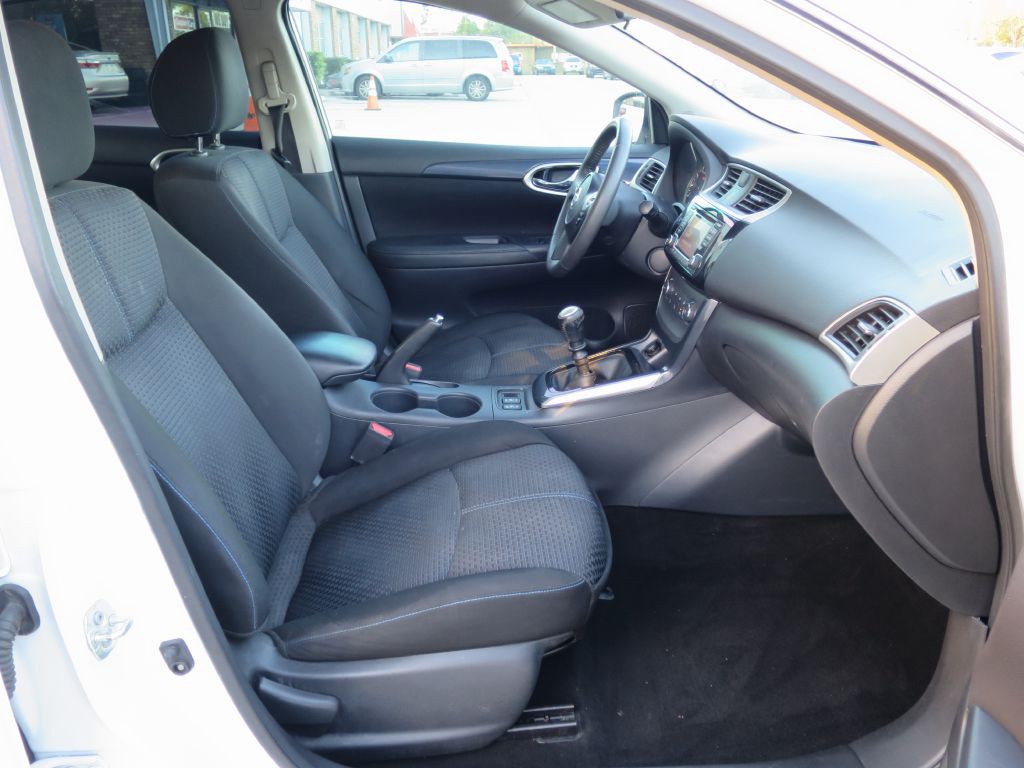 2017 Nissan Sentra Image 15