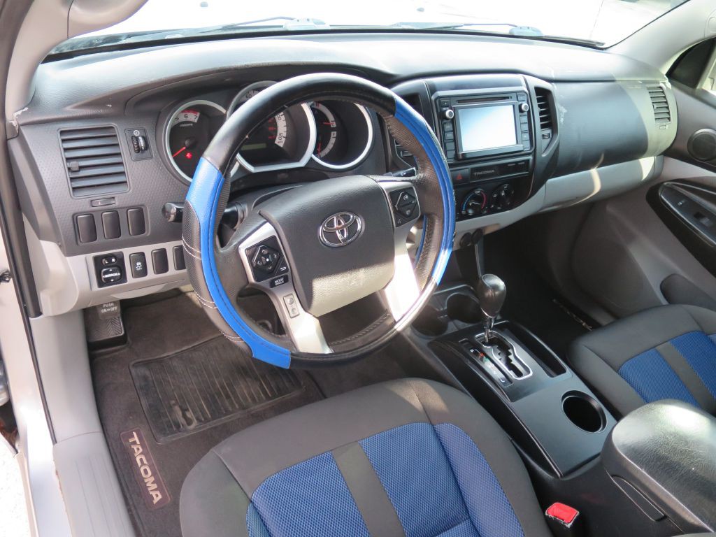 2015 Toyota Tacoma Image 9