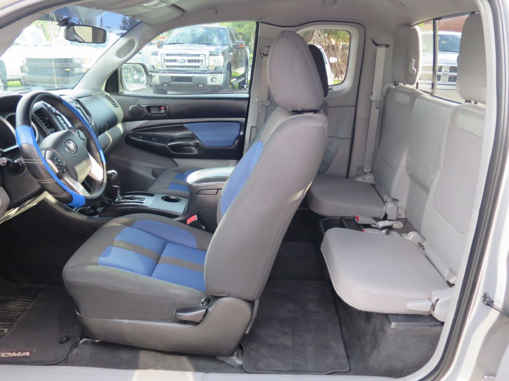 2015 Toyota Tacoma Image 11