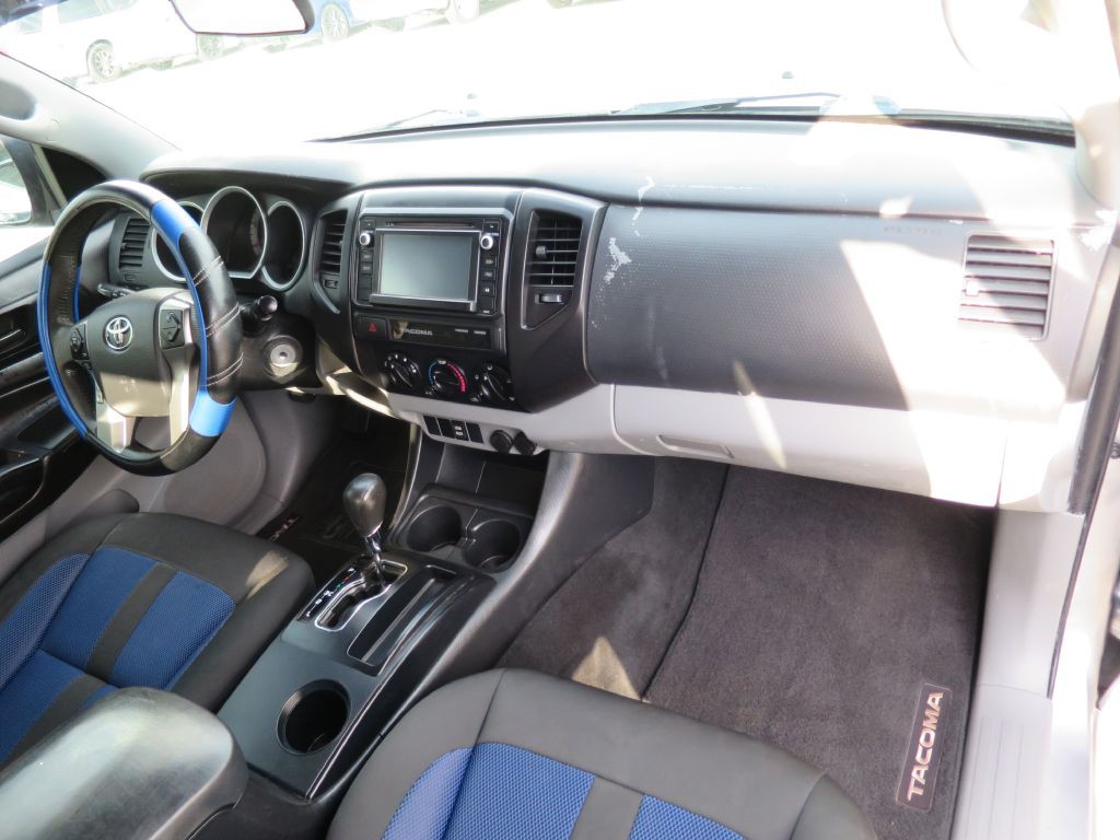 2015 Toyota Tacoma Image 12