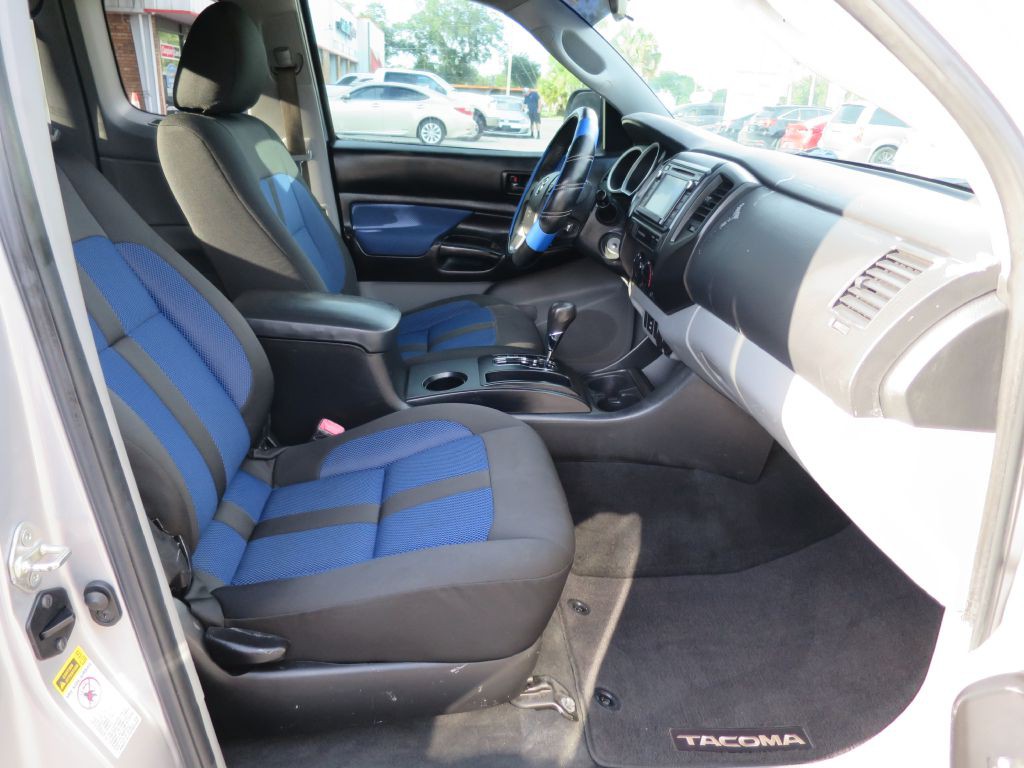 2015 Toyota Tacoma Image 13