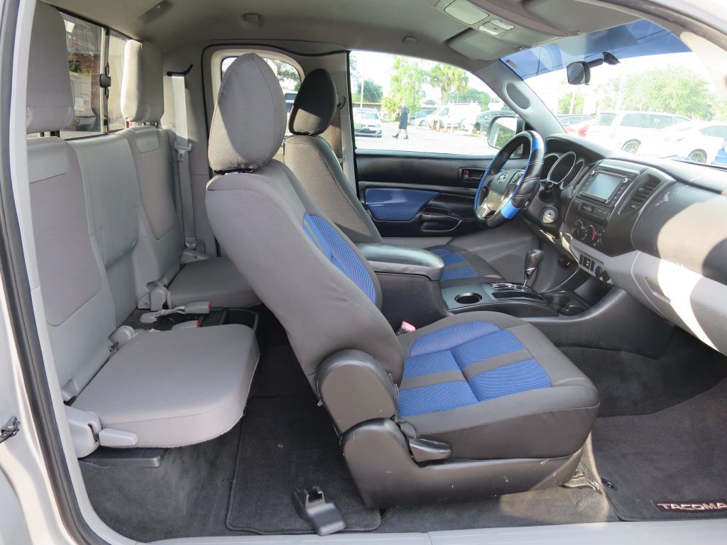 2015 Toyota Tacoma Image 14