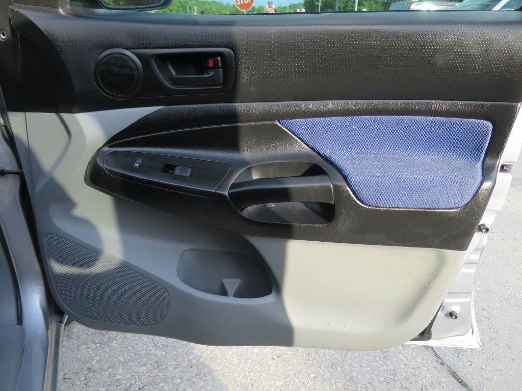 2015 Toyota Tacoma Image 15