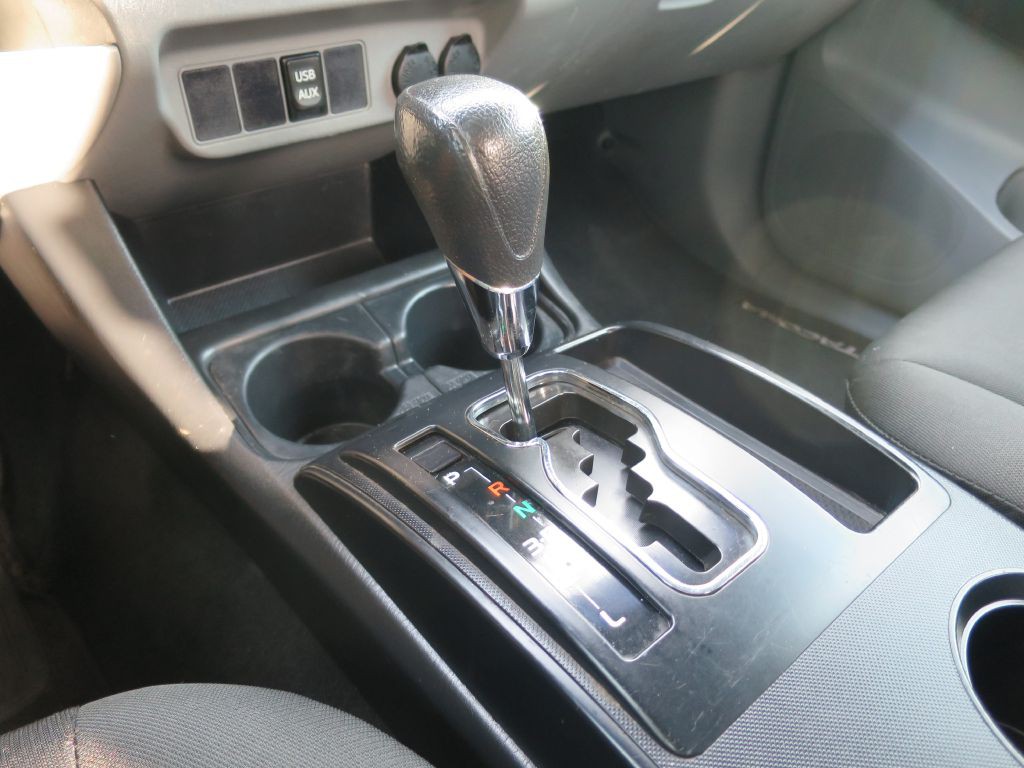 2015 Toyota Tacoma Image 23