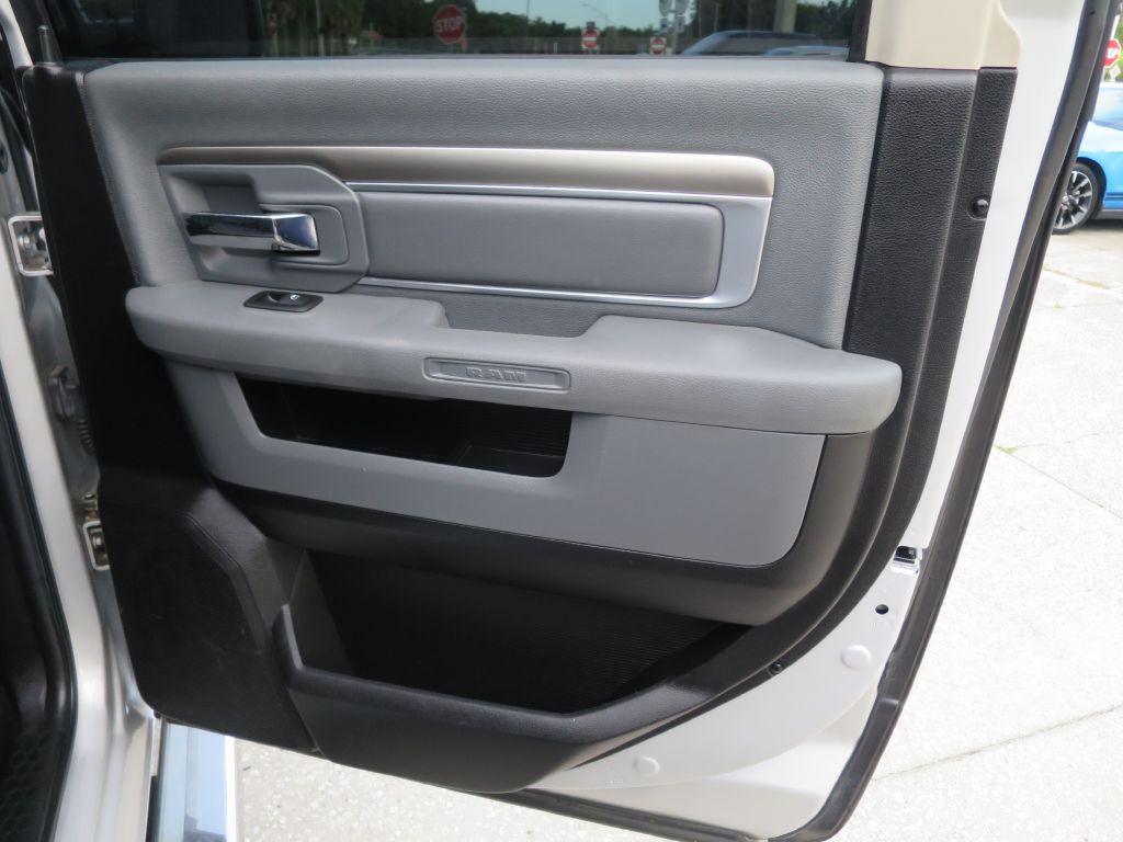 2014 RAM 1500 Image 17