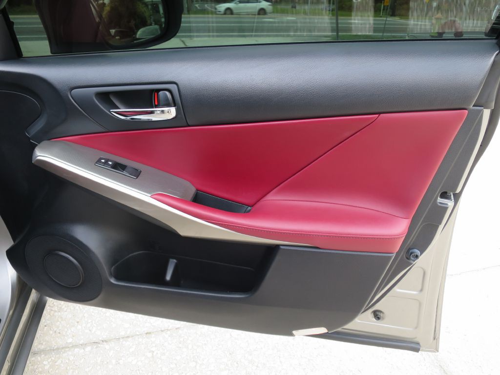 2015 Lexus IS Image 16