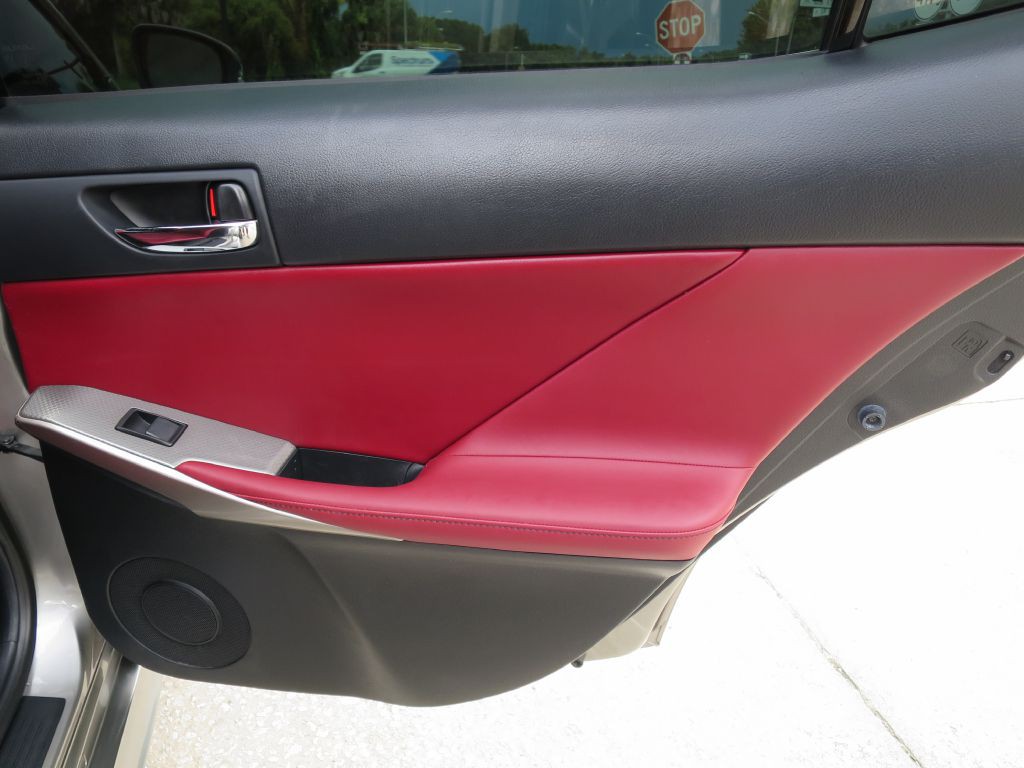 2015 Lexus IS Image 17