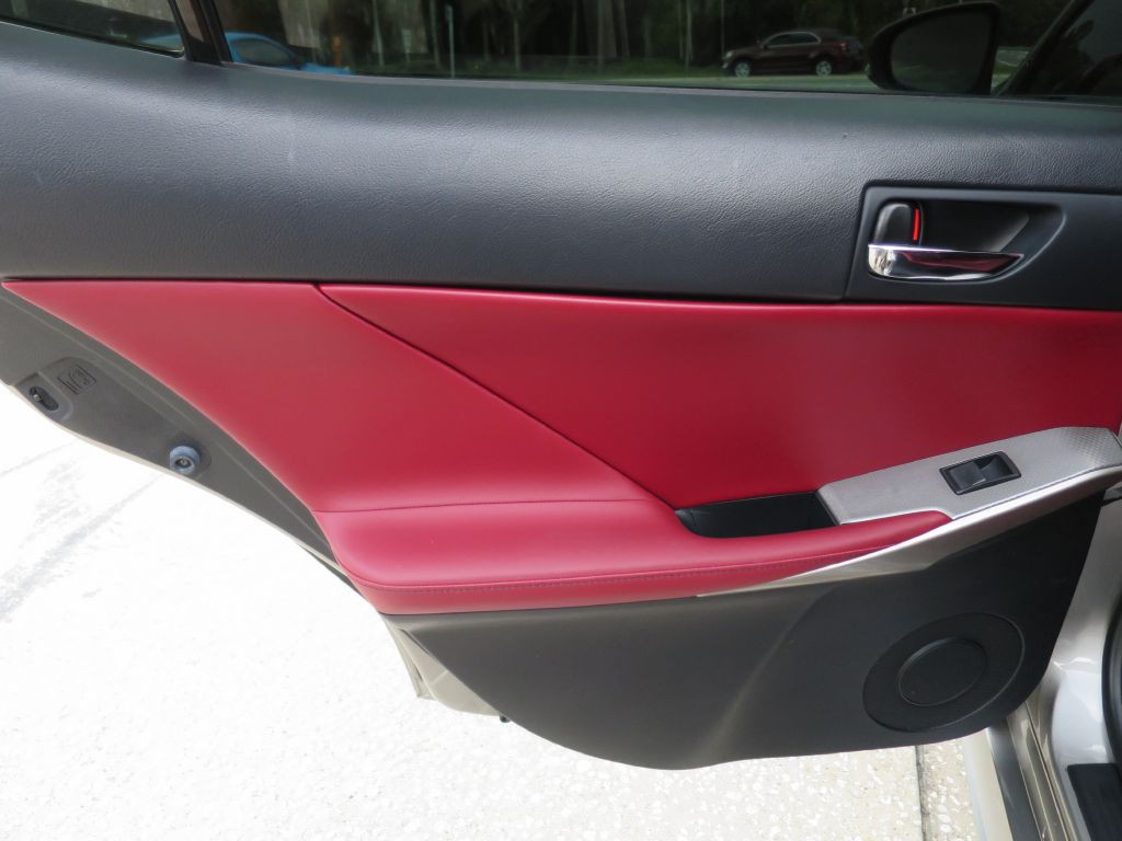 2015 Lexus IS Image 18