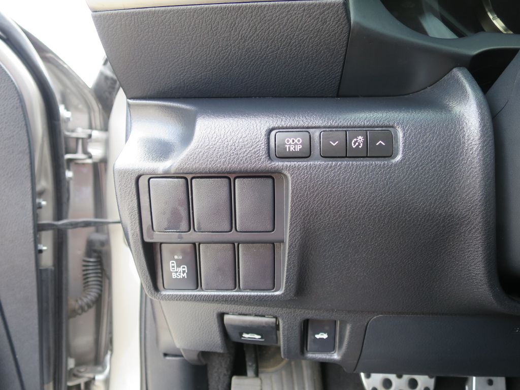2015 Lexus IS Image 20