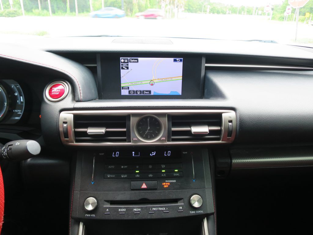2015 Lexus IS Image 24