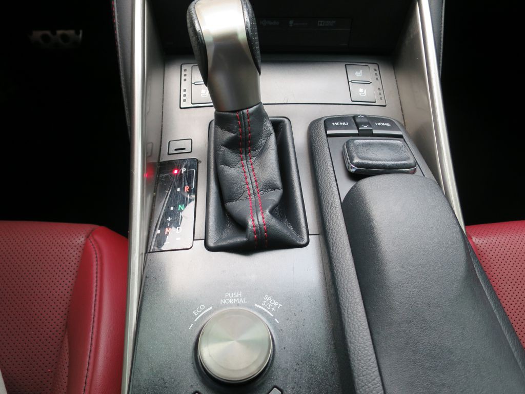 2015 Lexus IS Image 26