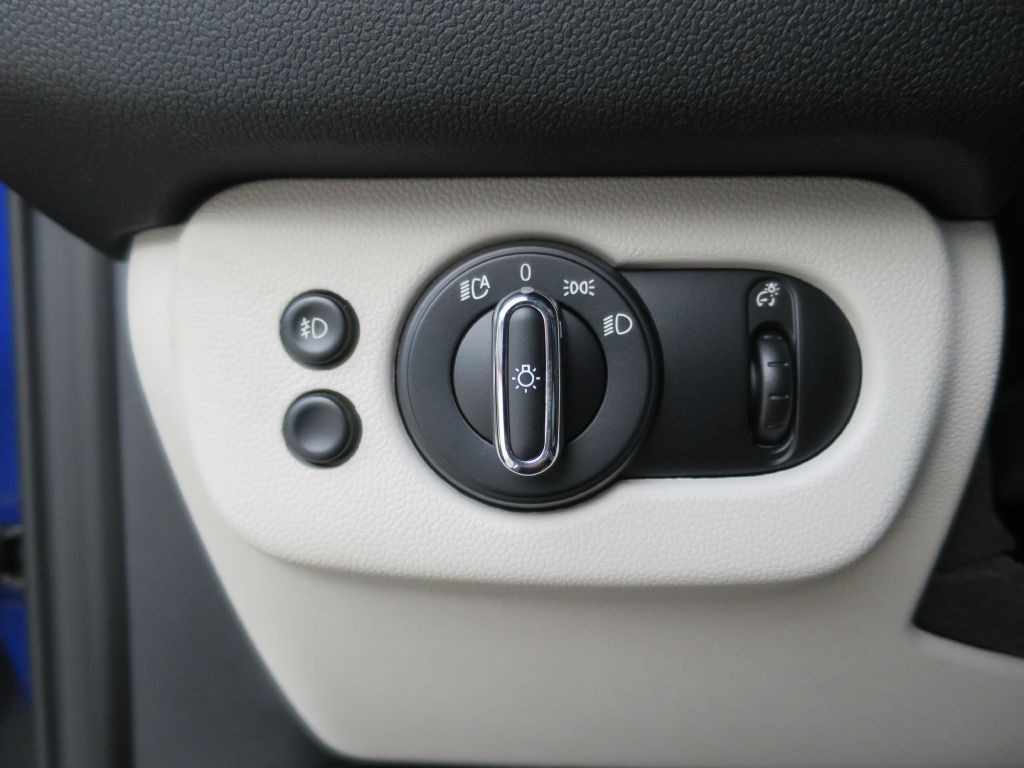 2019 MINI Cooper Image 18
