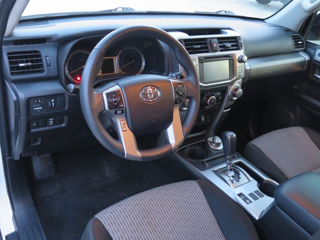 2017 Toyota 4Runner Image 9