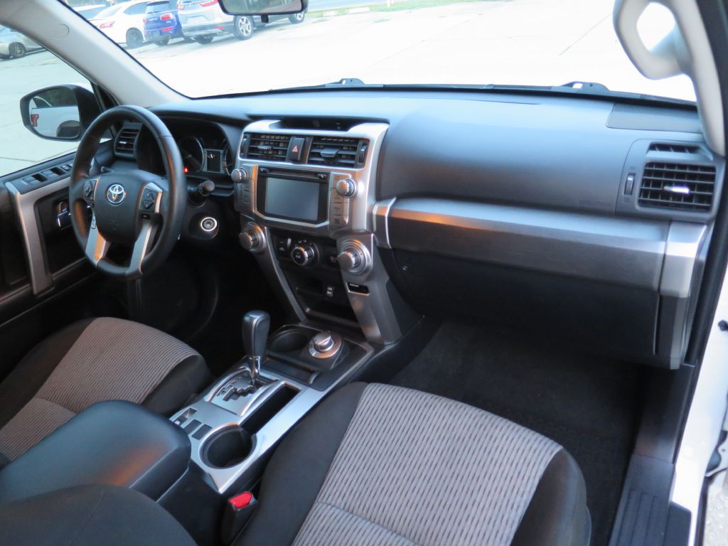 2017 Toyota 4Runner Image 14