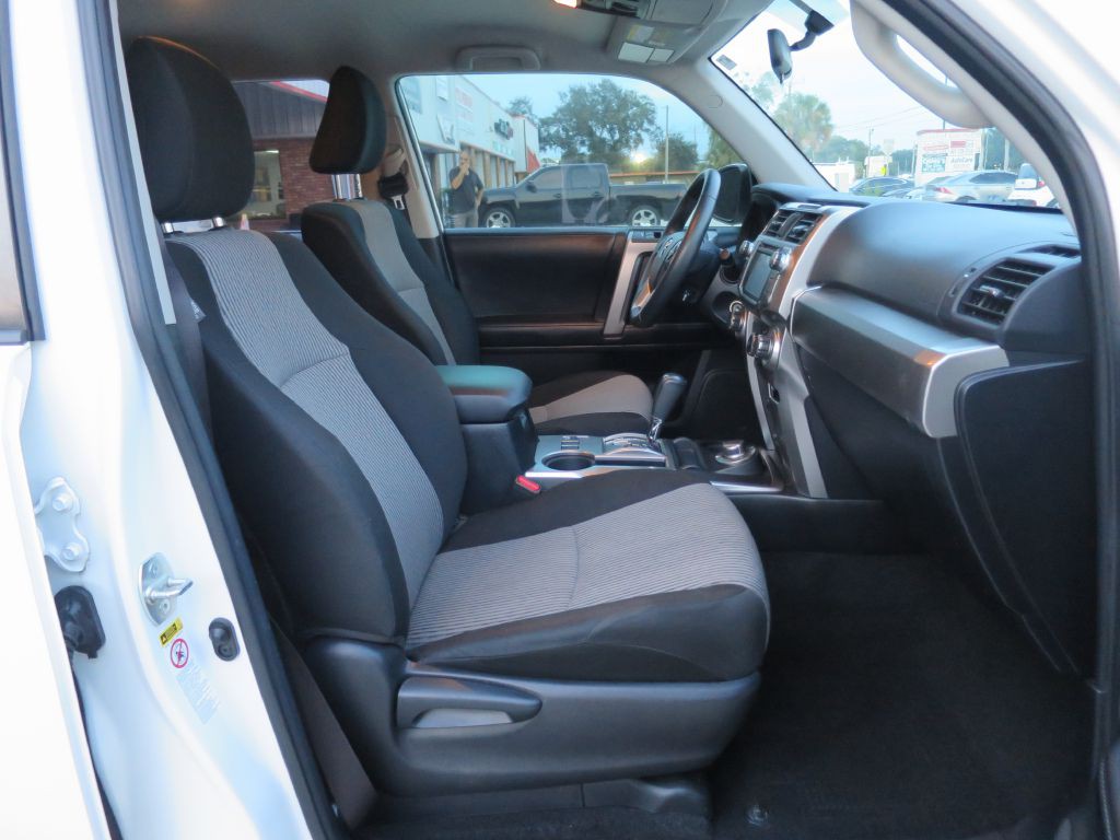 2017 Toyota 4Runner Image 15