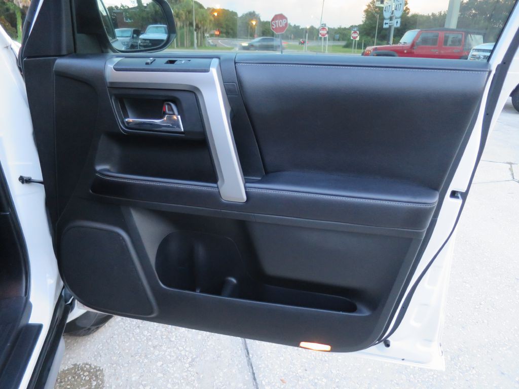 2017 Toyota 4Runner Image 16